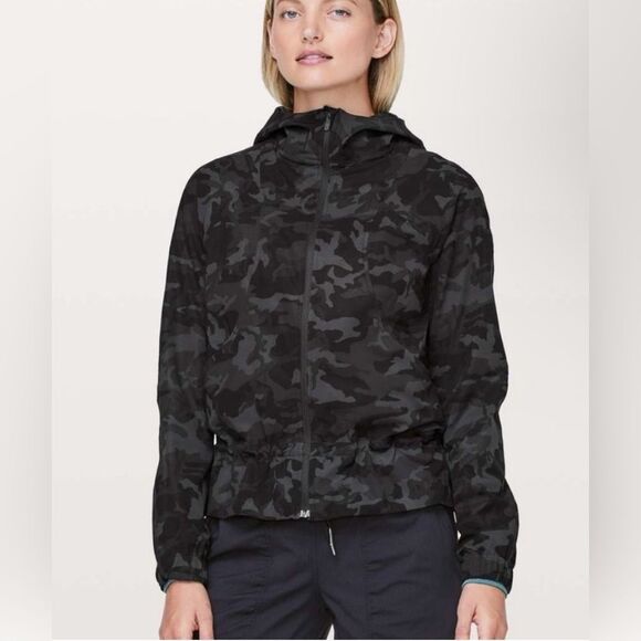 Lululemon Athletica Pack it Up Jacket in Black Camo. 10 - Picture 1 of 8